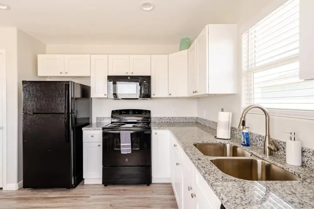 1103 Waco Gilchrist, TX 77617