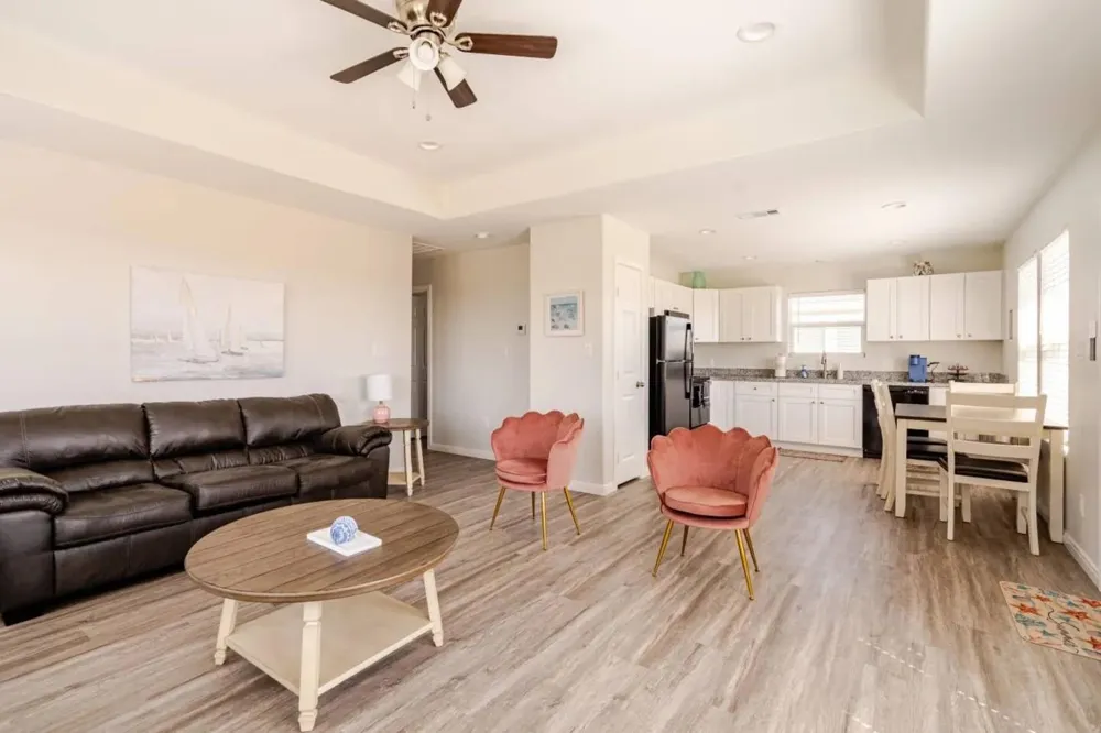 1103 Waco Gilchrist, TX 77617