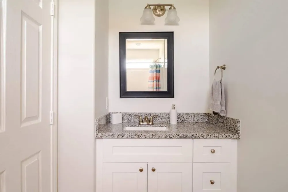 1103 Waco Gilchrist, TX 77617