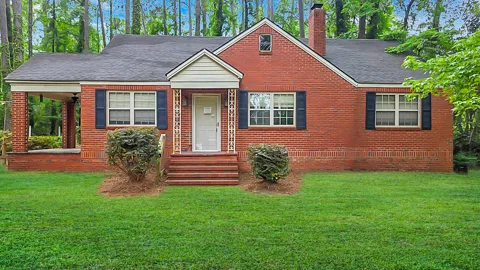 819 Hillcrest Drive