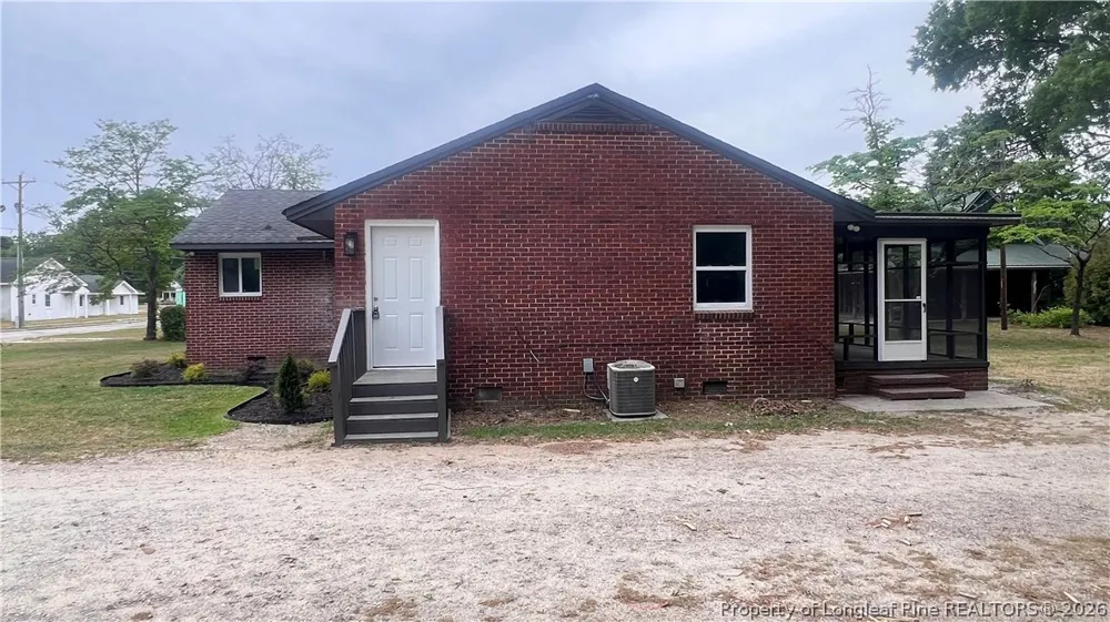212 Peachtree Street Red Springs, NC 28377