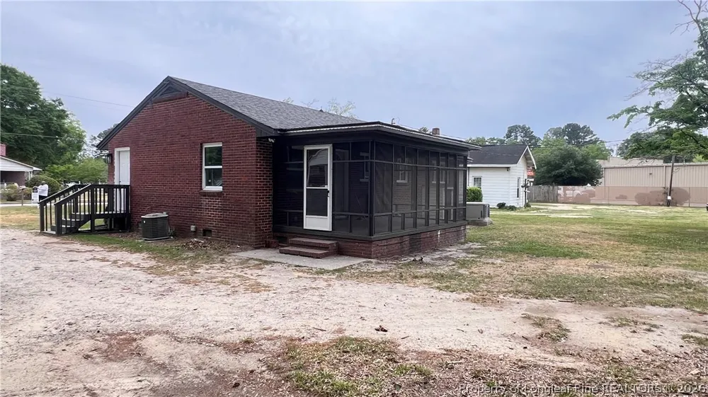 212 Peachtree Street Red Springs, NC 28377