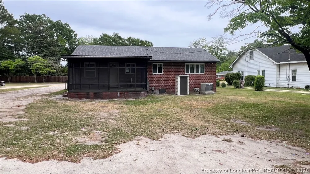 212 Peachtree Street Red Springs, NC 28377
