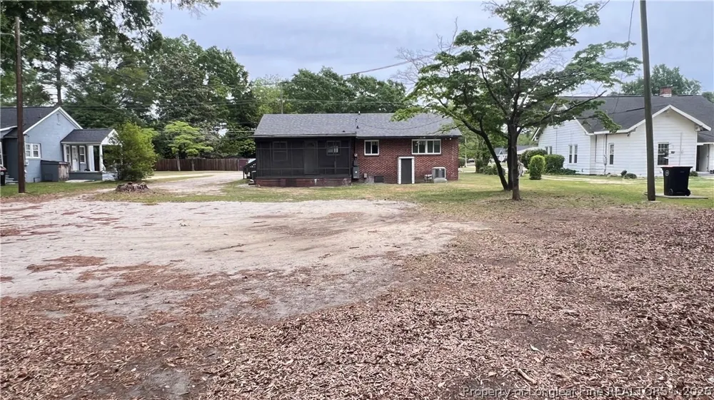 212 Peachtree Street Red Springs, NC 28377