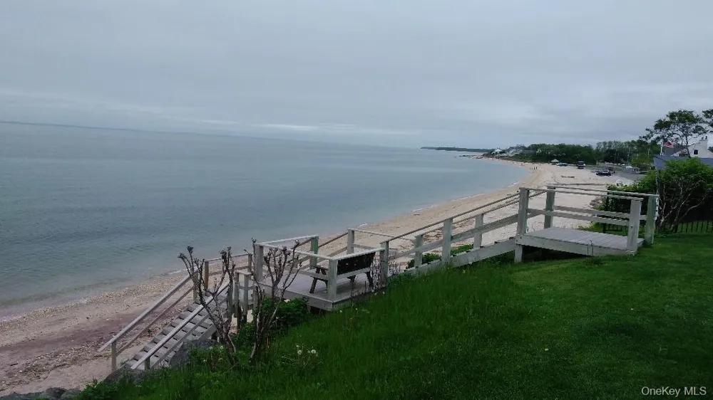 52325 County Road 48 #8 Southold, NY 11971
