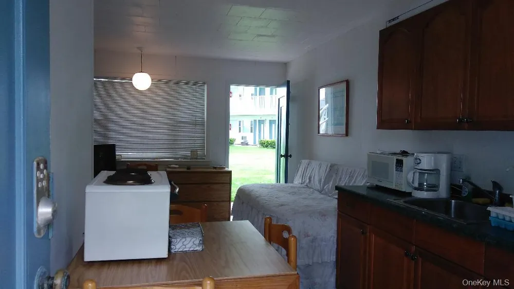 52325 County Road 48 #8 Southold, NY 11971