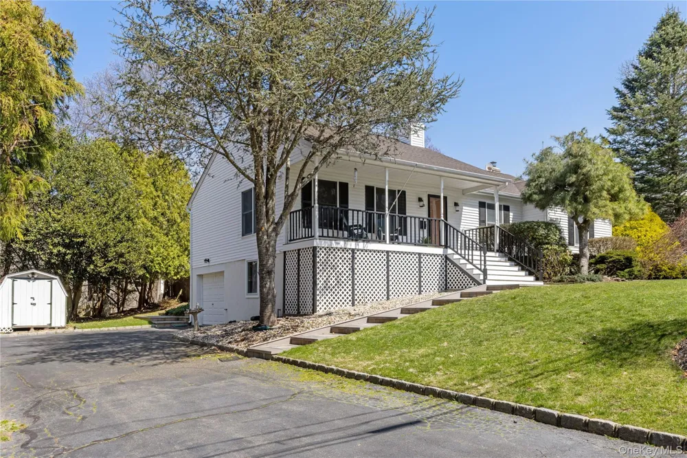 52 Summit Drive Baiting Hollow, NY 11933