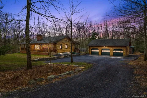 563 Peenpack Trail