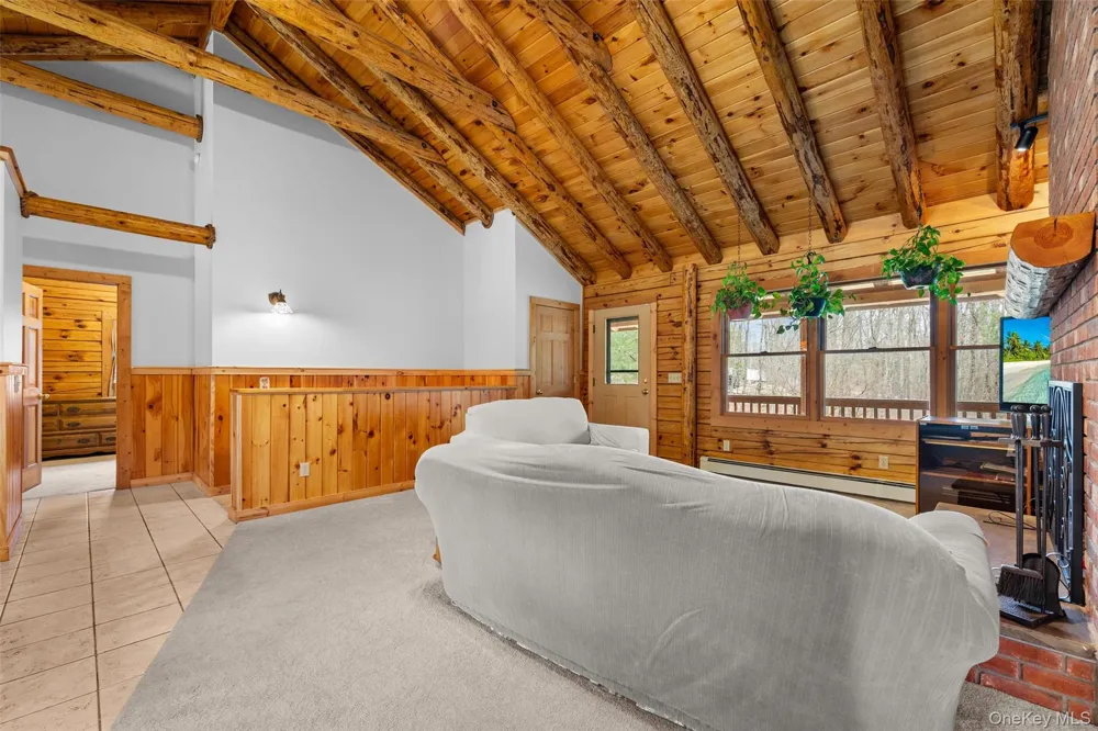 563 Peenpack Trail Sparrowbush, NY 12780
