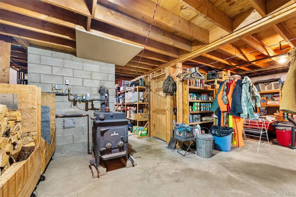563 Peenpack Trail Sparrowbush, NY 12780