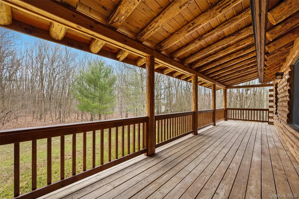 563 Peenpack Trail Sparrowbush, NY 12780