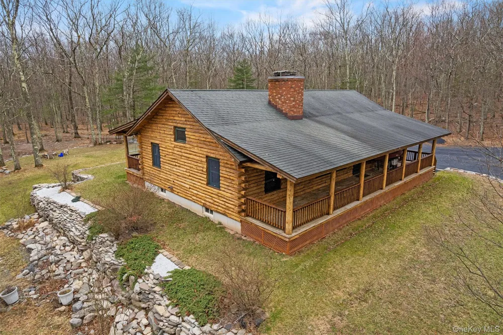 563 Peenpack Trail Sparrowbush, NY 12780