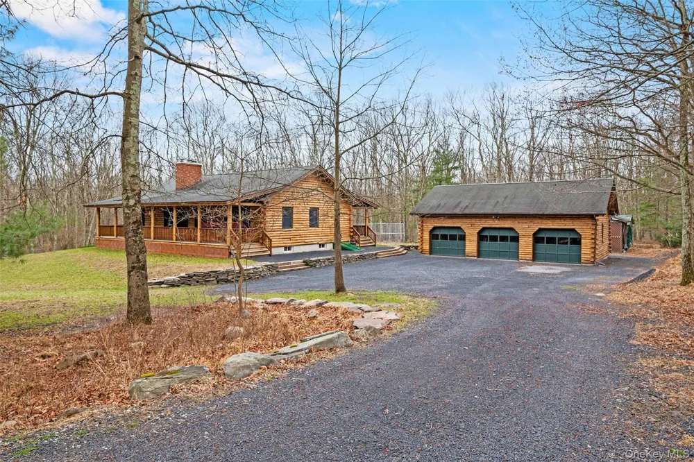 563 Peenpack Trail Sparrowbush, NY 12780