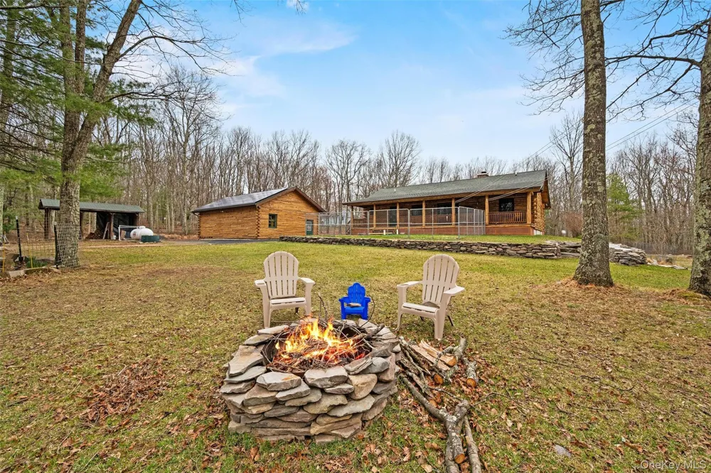 563 Peenpack Trail Sparrowbush, NY 12780