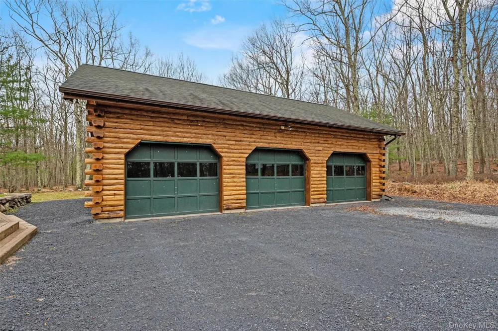 563 Peenpack Trail Sparrowbush, NY 12780