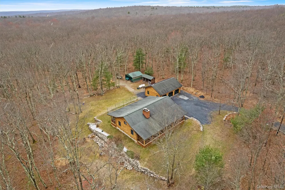 563 Peenpack Trail Sparrowbush, NY 12780