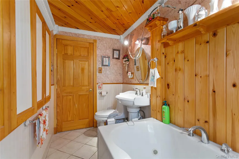 46 Lakewood Avenue Monticello, NY 12701