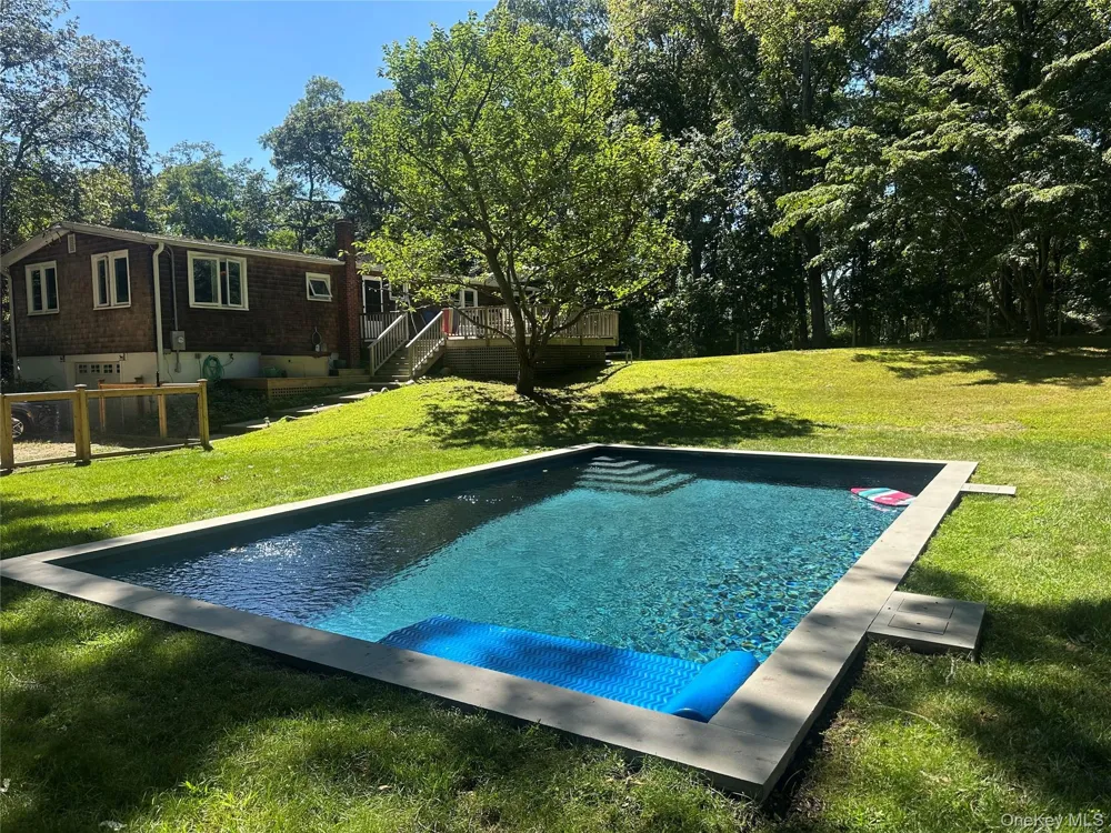 9 Johnston Road Shelter Island, NY 11964