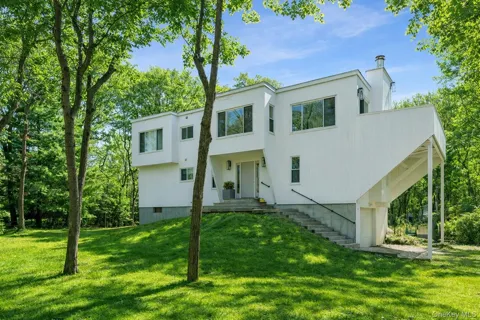 14 Old Trail Road