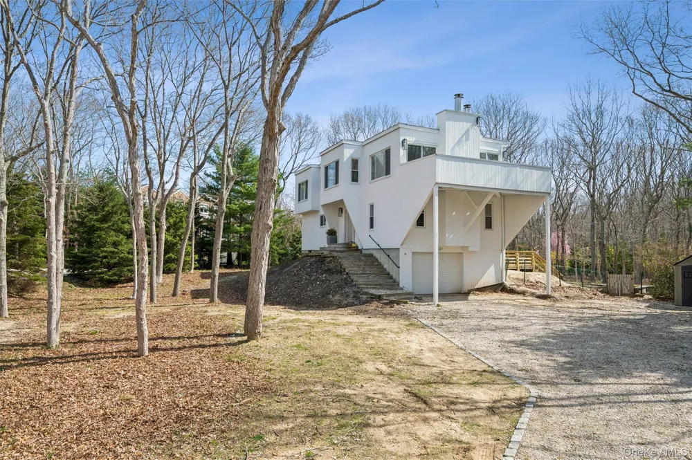 14 Old Trail Road Water Mill, NY 11976