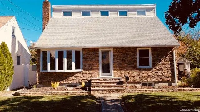 77 Lynton Road Albertson, NY 11507