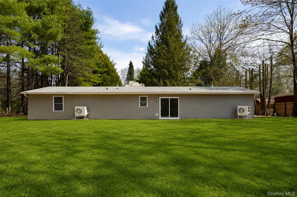7 Eckelman Drive Hyde Park, NY 12538