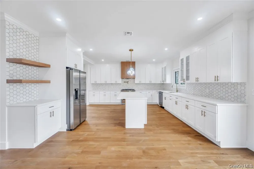 2571 Alder Avenue East Meadow, NY 11554