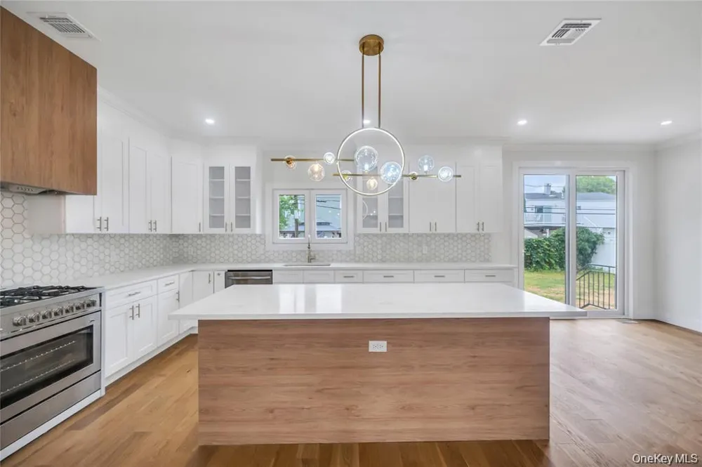 2571 Alder Avenue East Meadow, NY 11554