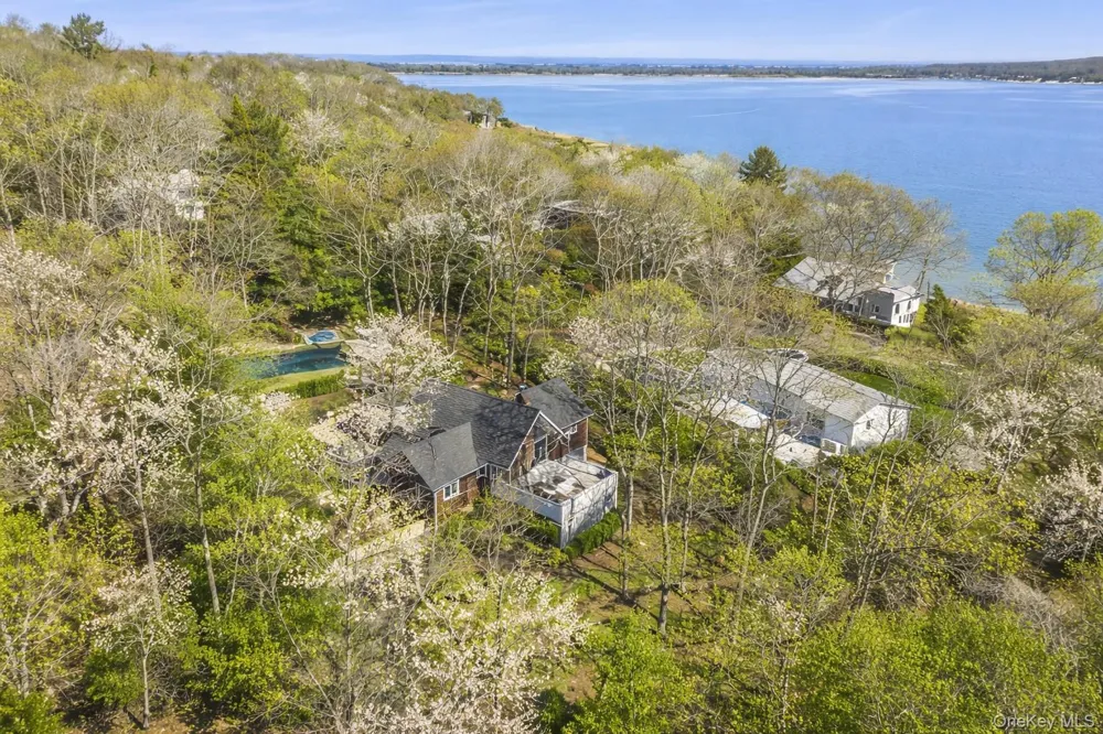 33 Peters Path East Hampton, NY 11937