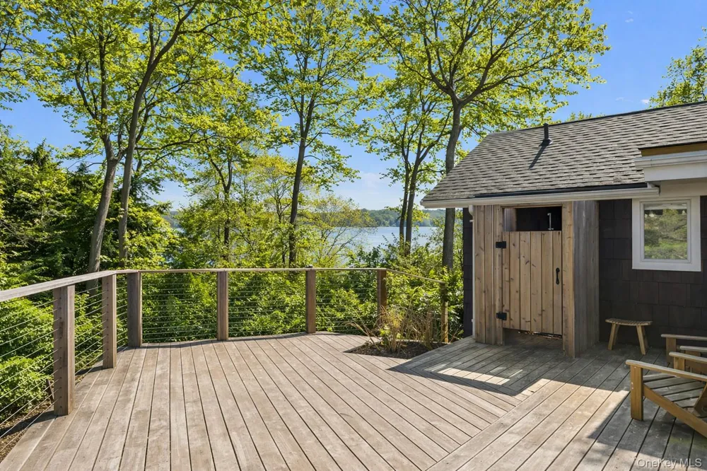 33 Peters Path East Hampton, NY 11937
