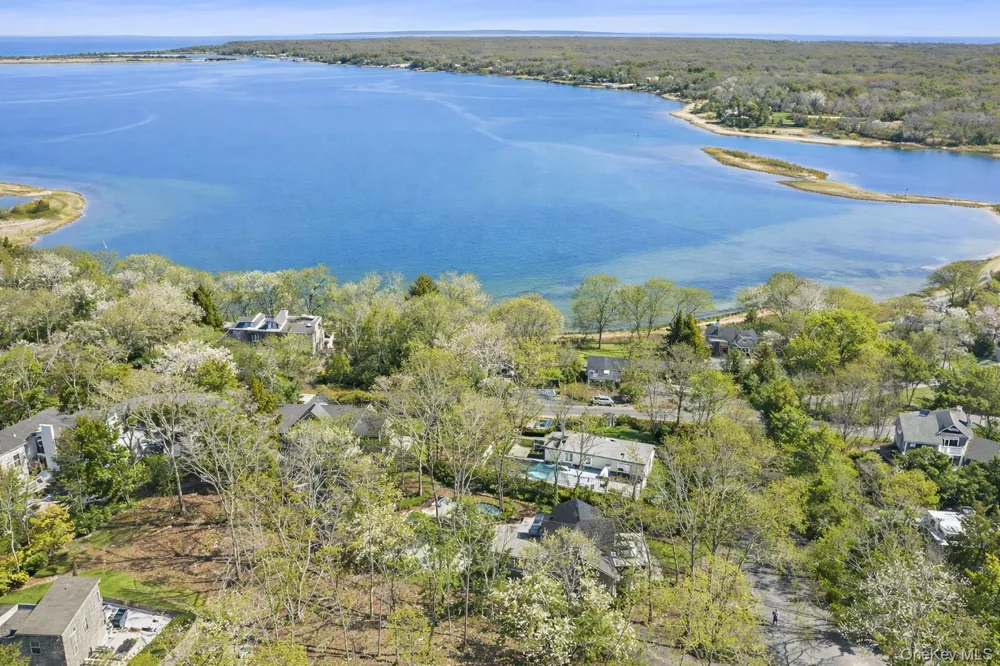 33 Peters Path East Hampton, NY 11937