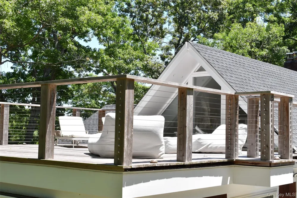 33 Peters Path East Hampton, NY 11937