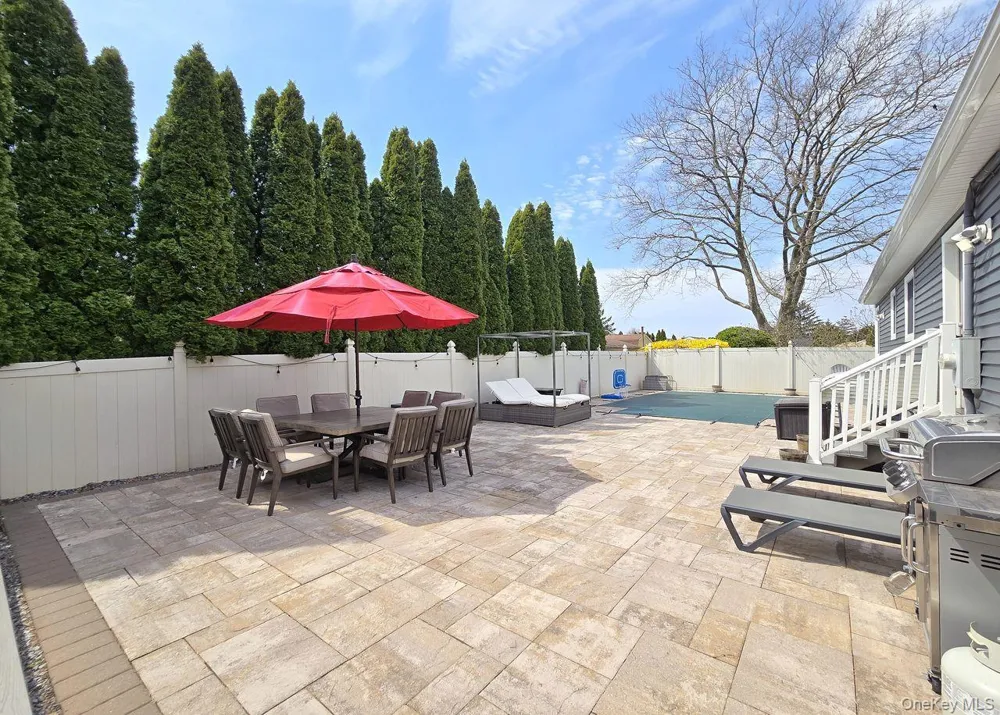 22 Clifford Drive Farmingdale, NY 11735