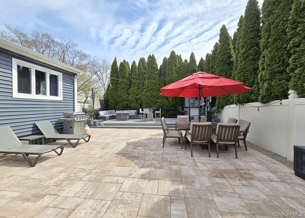 22 Clifford Drive Farmingdale, NY 11735