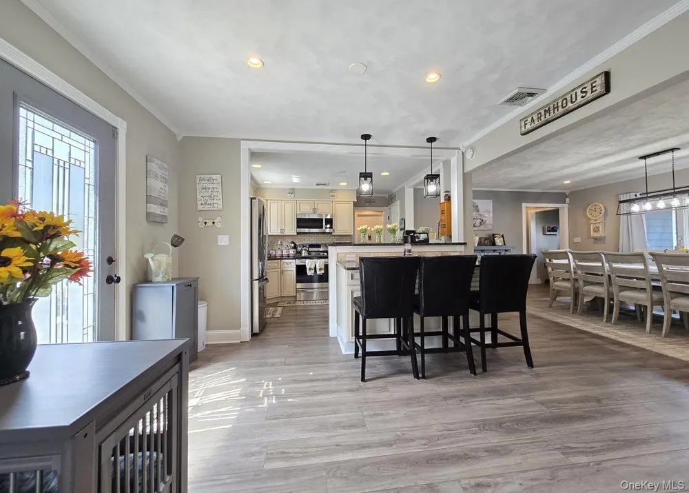 22 Clifford Drive Farmingdale, NY 11735