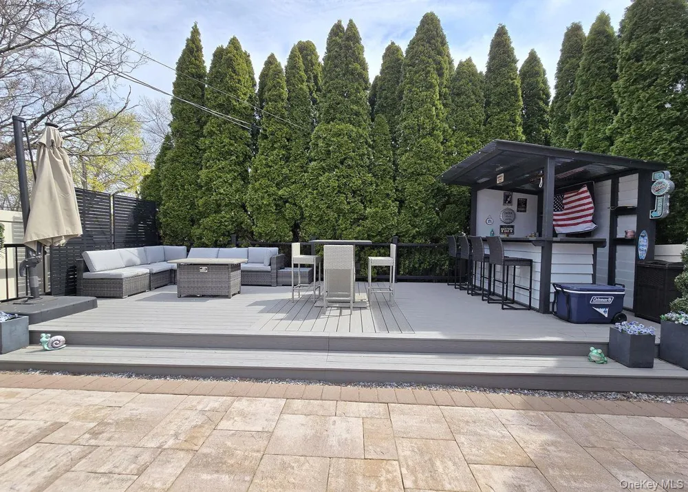 22 Clifford Drive Farmingdale, NY 11735