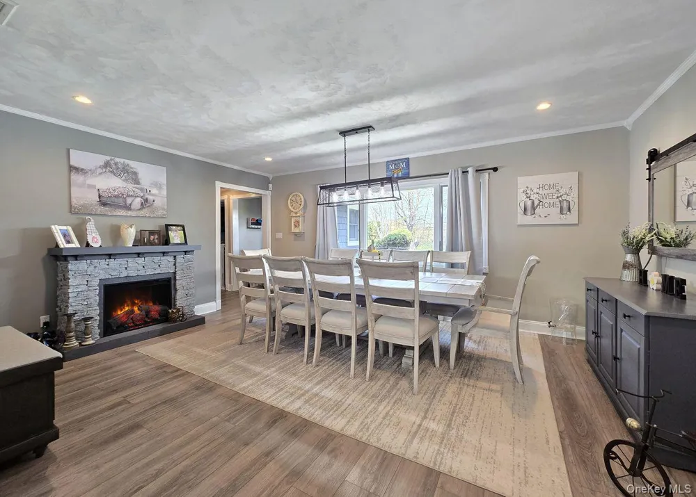 22 Clifford Drive Farmingdale, NY 11735