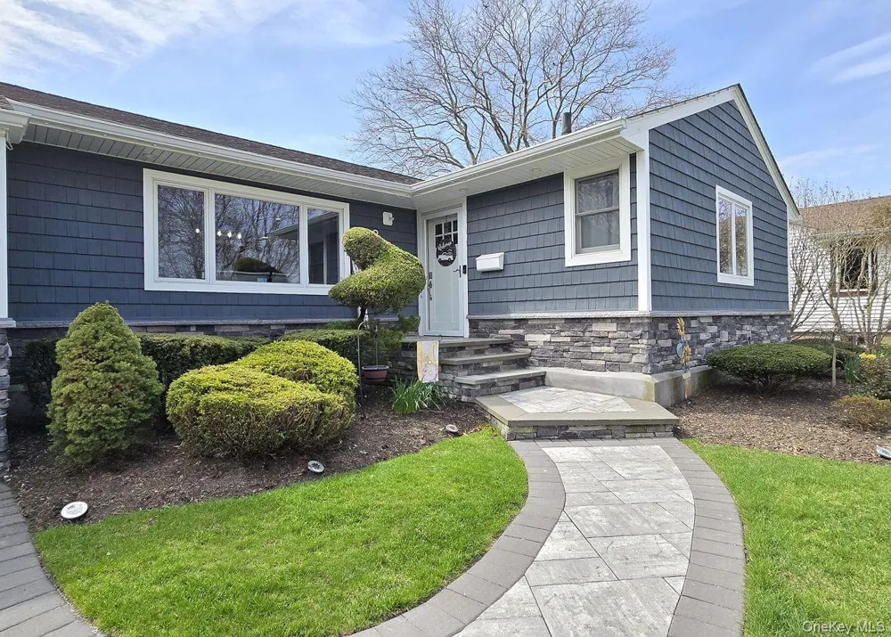 22 Clifford Drive Farmingdale, NY 11735