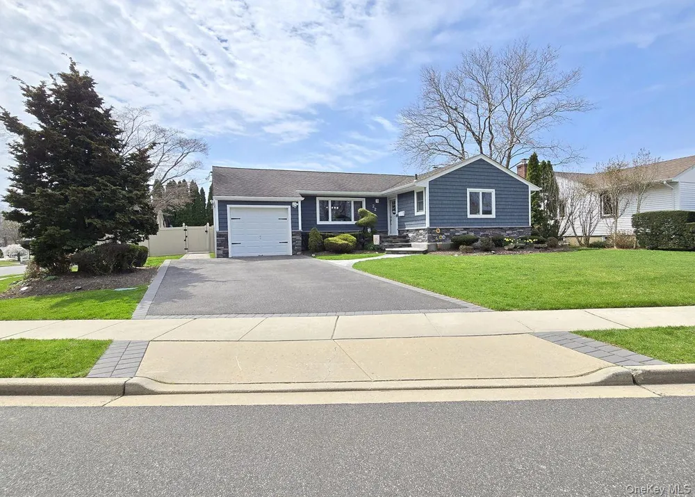 22 Clifford Drive Farmingdale, NY 11735