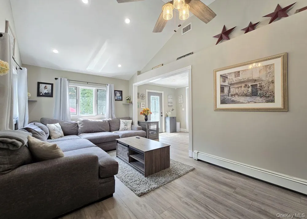 22 Clifford Drive Farmingdale, NY 11735