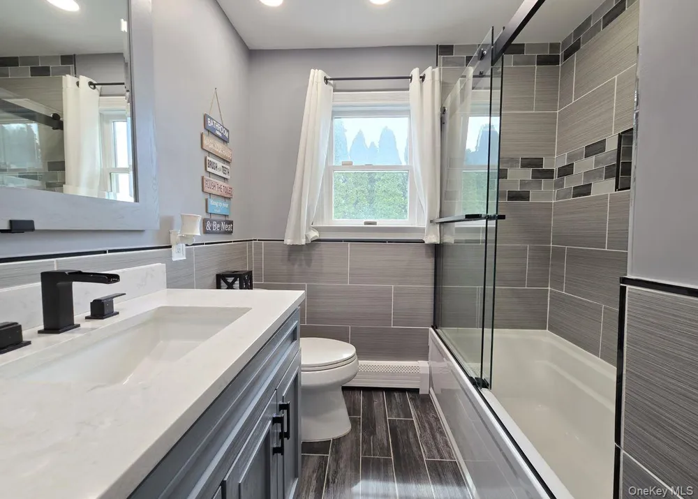 22 Clifford Drive Farmingdale, NY 11735