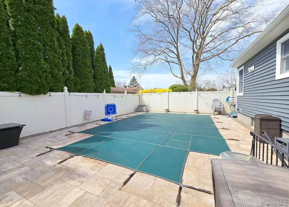 22 Clifford Drive Farmingdale, NY 11735