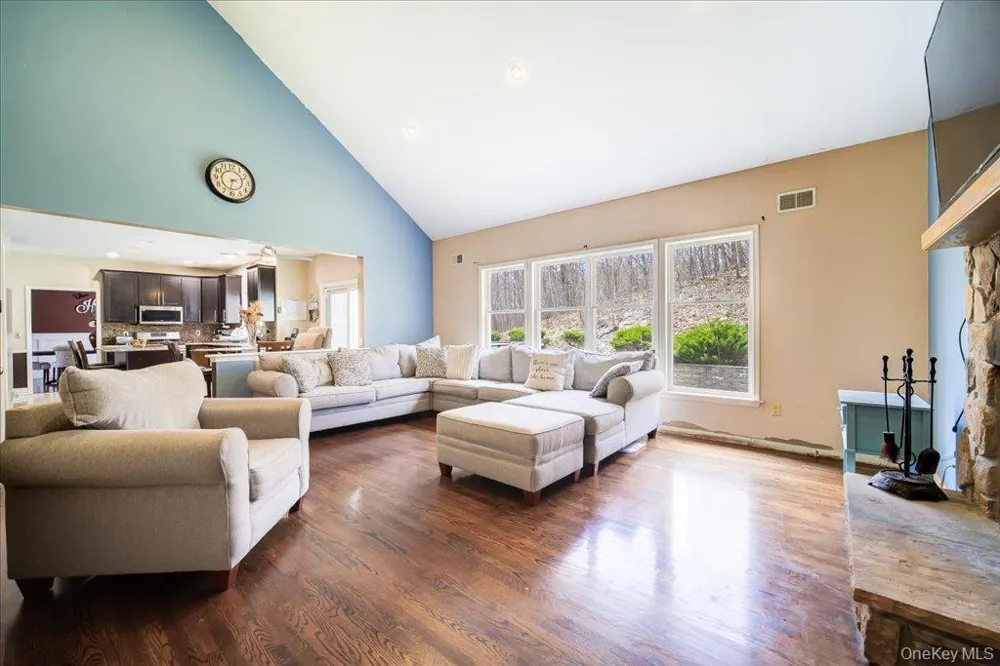 17 Long View Drive Unionville, NY 10988
