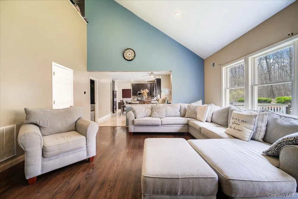 17 Long View Drive Unionville, NY 10988