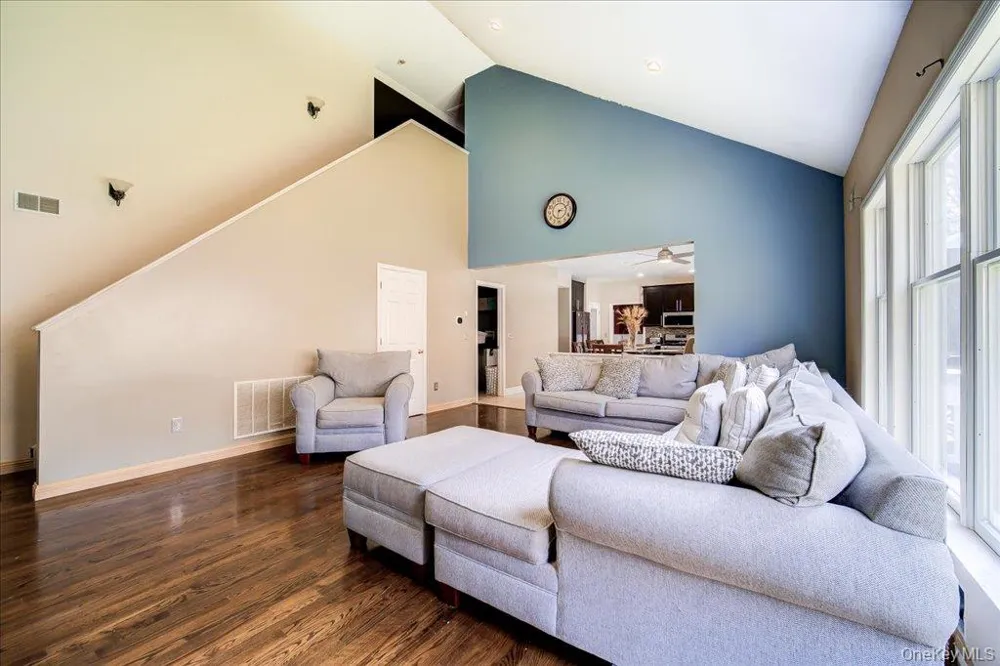 17 Long View Drive Unionville, NY 10988