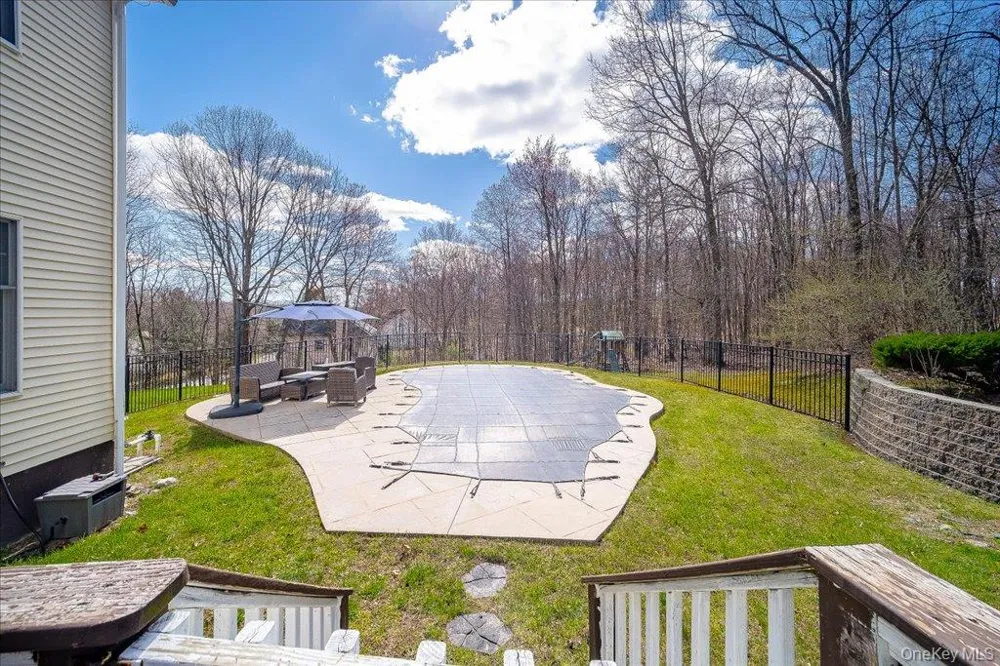 17 Long View Drive Unionville, NY 10988