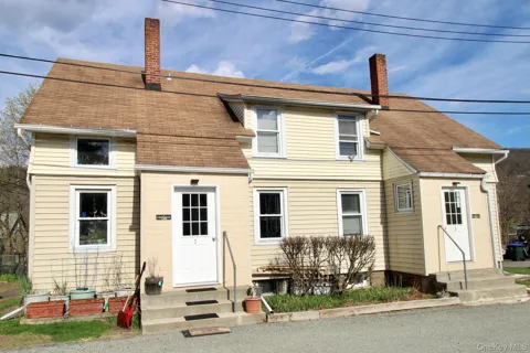 4 Schoolhouse Lane