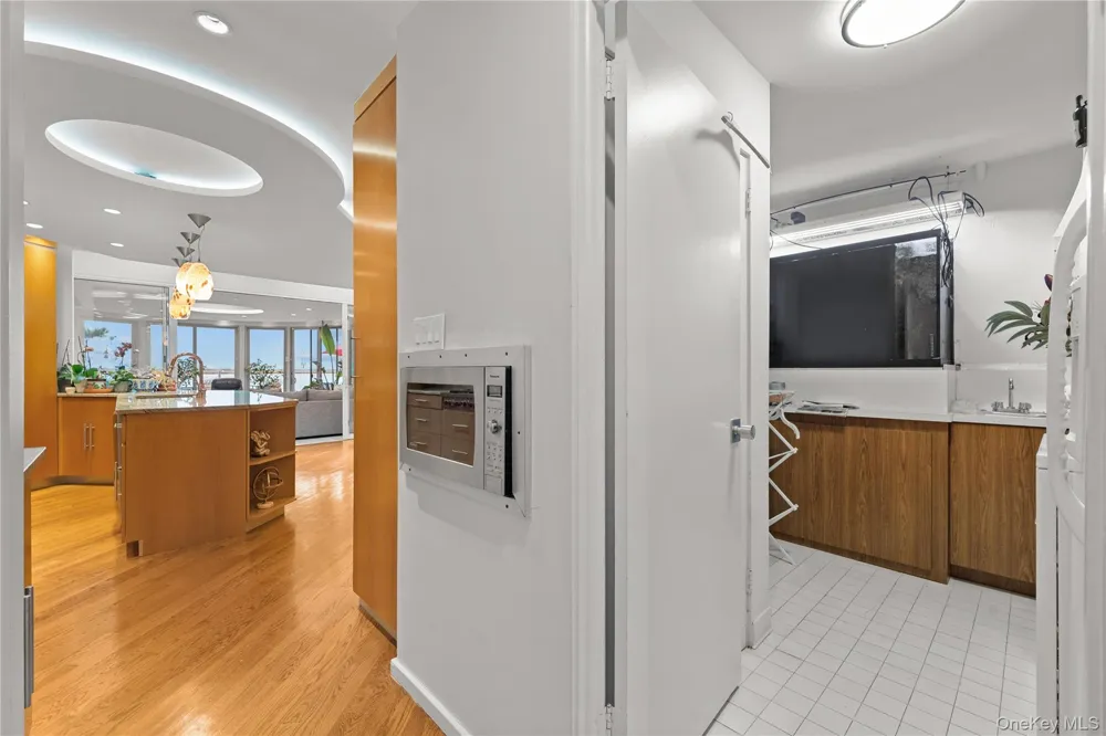 1010 Seawane Drive Hewlett Harbor, NY 11557