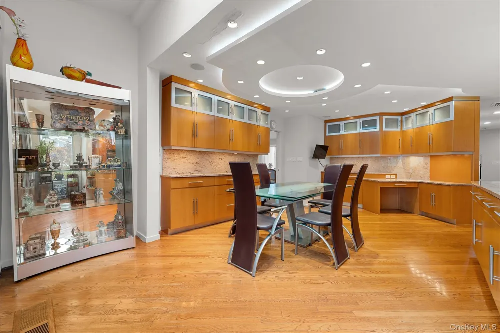 1010 Seawane Drive Hewlett Harbor, NY 11557