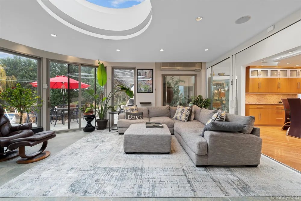 1010 Seawane Drive Hewlett Harbor, NY 11557